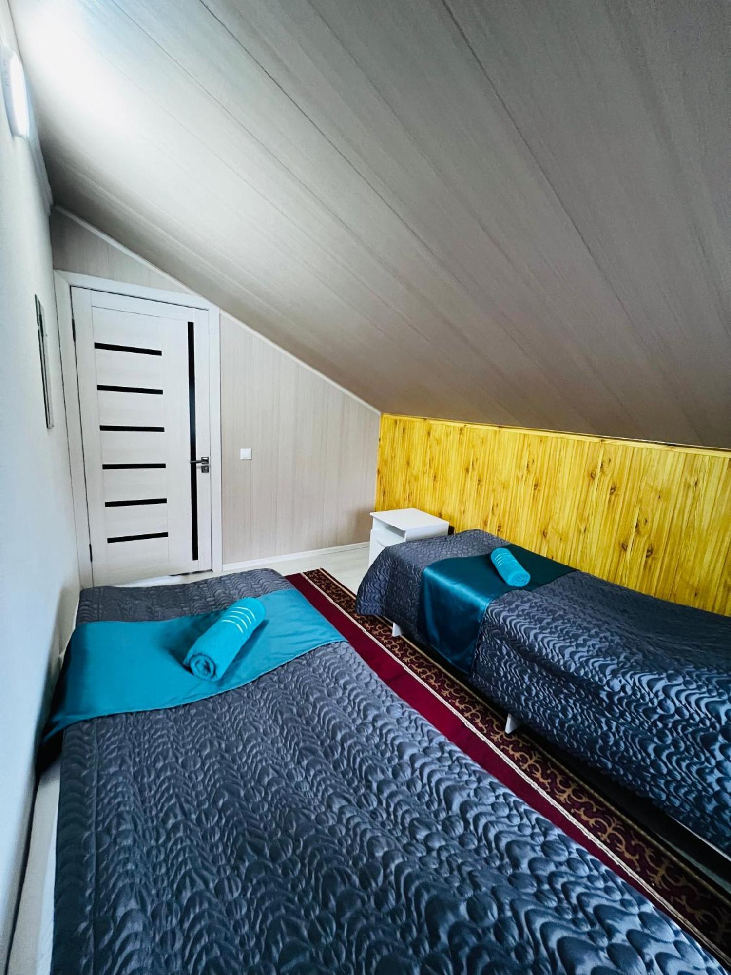 Guesthouse Greathome Karakol Exteriör bild